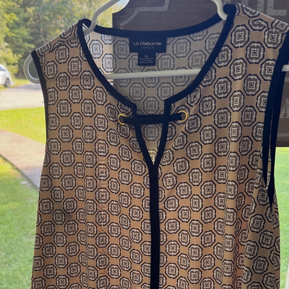 Liz Claiborne Women's Sleeveless Top - Black and Cream Pattern